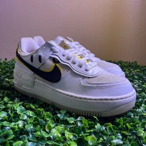 🔥 NIKE AIR FORCE 1 LOW “ GO THE EXTRA SMILE “ OFF WOMENS SZ 7.5 DO5872-100